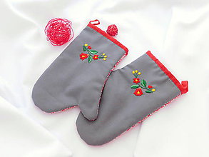 Úžitkový textil - Kuchynská chňapka (rukavice) s ručnou výšivkou - 10790463_