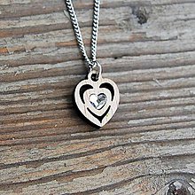 Náhrdelníky - Drevený náhrdelník Krištáľové srdce - 10792085_