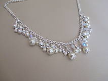 Asimetrický náhrdelník - perlovo korálkový - bižutérny kov