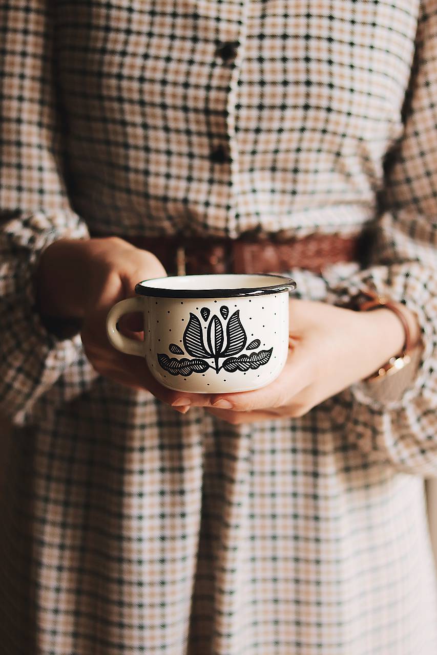 Smaltovaný hrnček - Folklórny