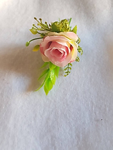 Svadobné pierka - pierko pre ženícha s ružovou ružičkou - 10806206_