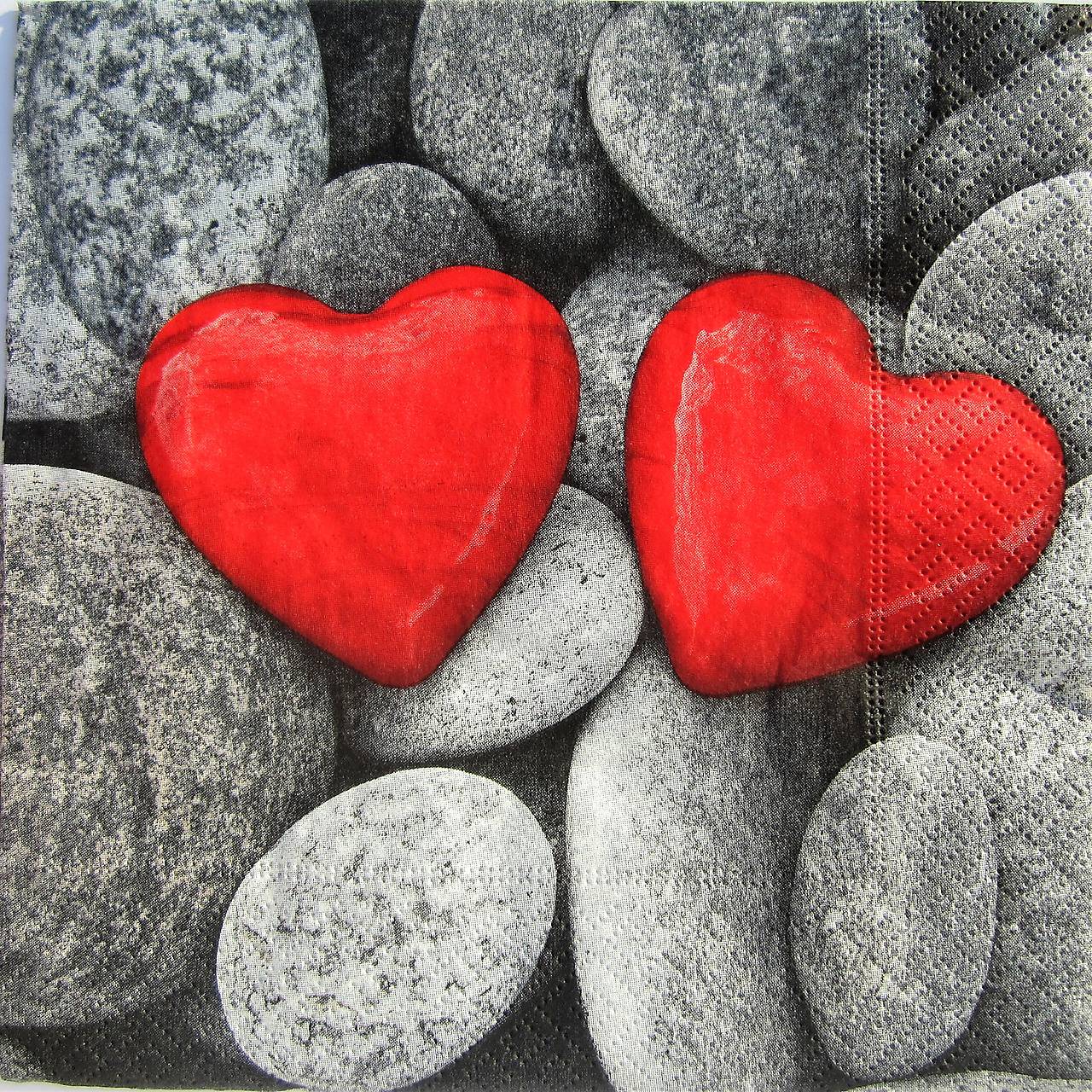 33 stones. Сердце из камня. Сердечко из камней. Камень в виде сердца. Камушки сердечки.
