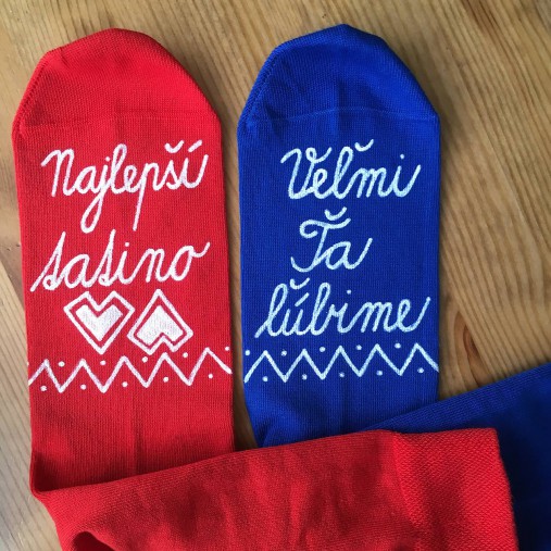 Maľované ponožky pre najlepšieho ocka / tata / tatina / ocinka (Folk mix červená+modrá ponožka)