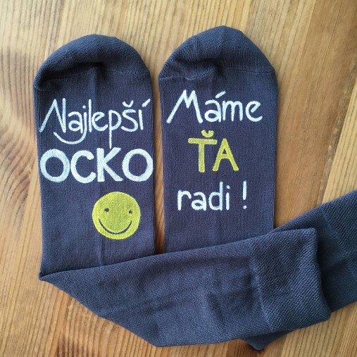 Maľované ponožky pre najlepšieho ocka / tata / tatina / ocinka (na tmavošedých ponožkách)