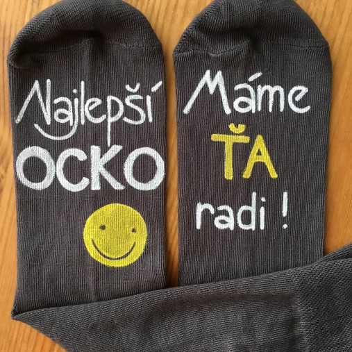 Maľované ponožky pre najlepšieho ocka / tata / tatina / ocinka (na tmavošedých ponožkách)