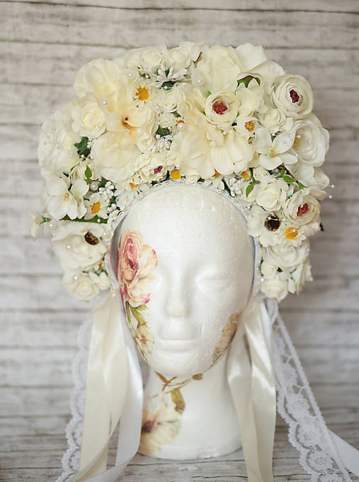 Svadobná bielo-krémová kvetinová bohato zdobená parta