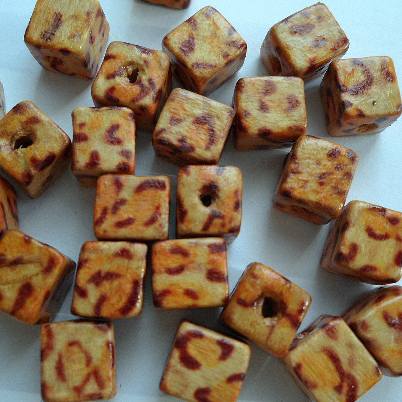 Drevené kocky-10ks (9mm-leopard)