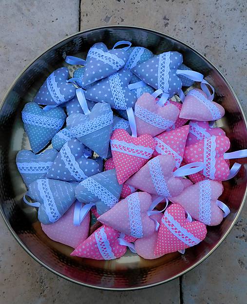 Darčeky pre svadobčanov - Ružová a sivá, levanduľové srdiečka, 10 cm - 10821955_