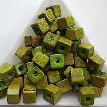 Korálky - Drevené kocky 6mm-10g (sv.zelená) - 10825672_