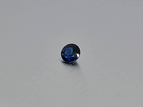 Minerály - ZAFÍR prírodný modrý okrúhly 5,1 mm NAHRIEVANÝ - 10826682_