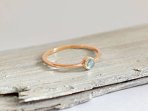 Prstene - 585/1000 zlatý prsteň s modrým topásom (ružové zlato) - 10829071_