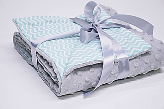 Detský textil - Minky sivá deka s mentolovým chevronom 70*100cm - 10830310_