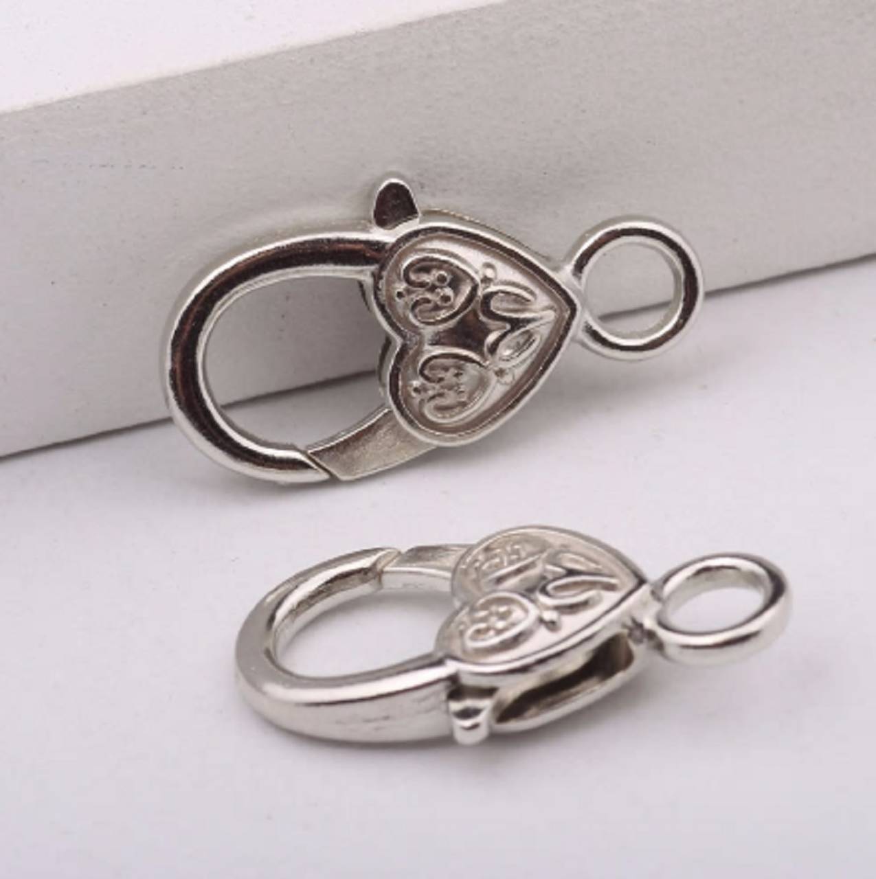 ZA101 Zapínanie - veľké so srdiečkom 1,3 x 2,7 cm
