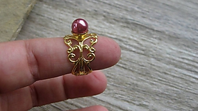 Filigránový prsteň s perlou (farba kovu zlatá, tmavoružová perla, č. 2738)