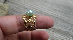 Filigránový prsteň s perlou (farba kovu zlatá, svetlo modrá perla, č. 2741)