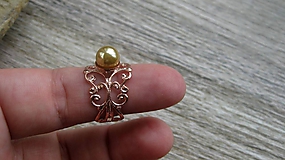 Filigránový prsteň s perlou (farba kovu ružová, zlato kávová perla, č. 2743)