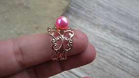 Filigránový prsteň s perlou (farba kovu ružová, dúhová perla, č. 2747)