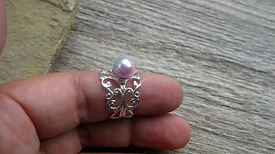 Prstene - Filigránový prsteň s perlou (farba kovu striebro, dúhová perla, č. 2733) - 10837919_