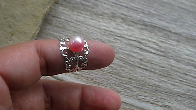 Prstene - Filigránový prsteň s perlou (farba kovu striebro, dúhová perla, č. 2735) - 10837925_