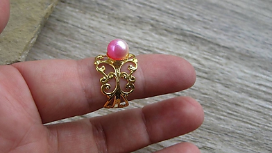 Prstene - Filigránový prsteň s perlou (farba kovu zlatá, dúhová perla č. 2739) - 10837943_
