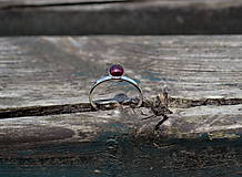 Prstene - Strieborný prsteň Granát - 10843666_