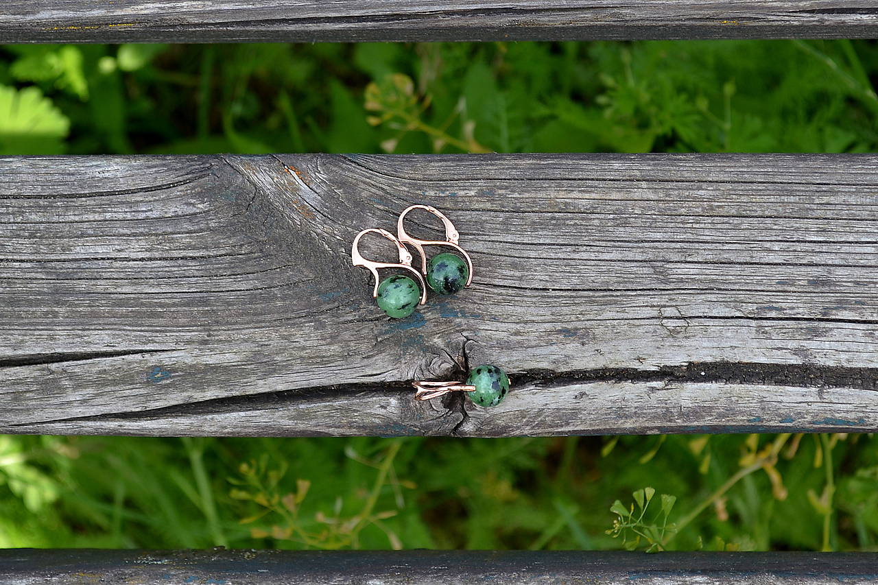 Pozlátená sada Zoisit s rubínom