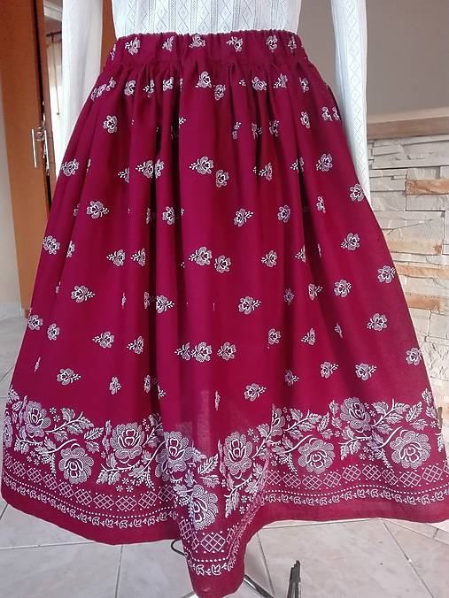 Dievčenská folklórna suknička (Bordová)