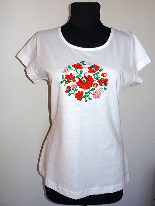 Topy, tričká, tielka - Ručne vyšívané tričko - 10860935_