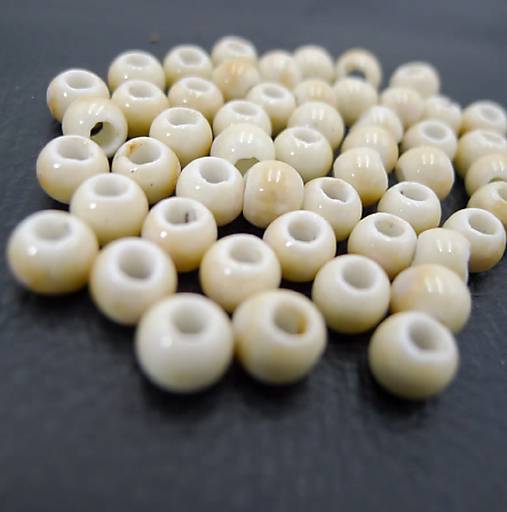 KE101 Keramická korálka 6 mm (Krémová)
