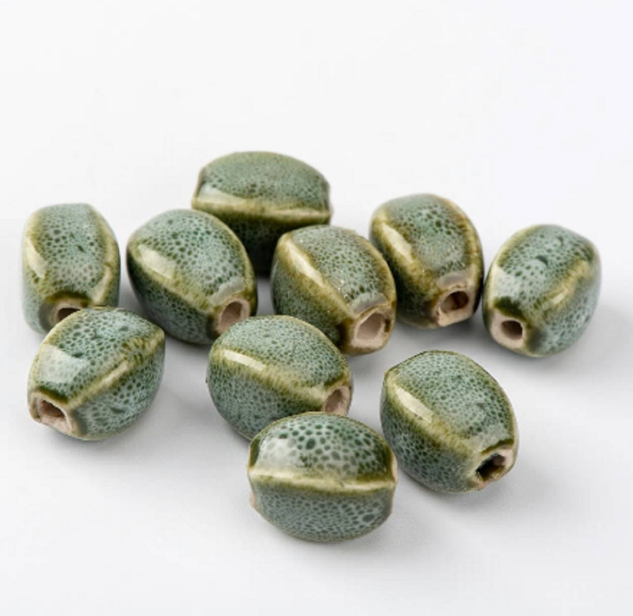 KE102 Korálka keramická 1,3 x 1,0 cm  (Zeleno šedá)