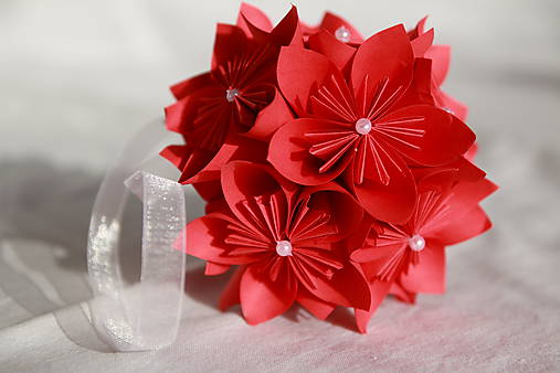 Guľa z papierových kvetov (rôzne farby)