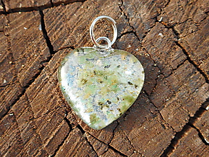 Náhrdelníky - heart with smaragd-zľava:6,90e,s retiazkou ,chir.o. - 10873247_