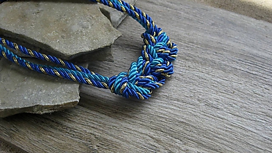 Náhrdelníky - Uzlový náhrdelník z troch šnúr (modro zlatý, č. 2767) - 10880626_