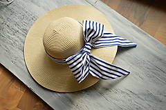 Čiapky, čelenky, klobúky - Dámsky letný klobúk slamený jemne krémový s odopínateľnou mašlou(pásik navy) - 10881453_