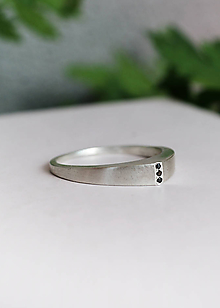 Prstene - Stříbrný prsten Soren s černými diamanty - 10883326_