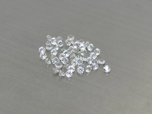 Minerály - ZAFÍR prírodný biely okrúhly 1,5 mm NAHRIEVANÝ - 10885539_
