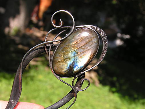 Ihlica do vlasov -Labradorit