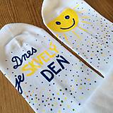 Ponožky, pančuchy, obuv - Motivačné maľované ponožky s nápisom "Dnes je skvelý deň" - 10900530_
