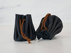 Peňaženky - Kožený mešec - čierny s hnědou šnúrkou - 10905459_