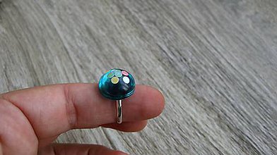 Prstene - Živicový prsteň guľatý - chirurgická oceľ (zeleno modrý č. 2786) - 10904977_