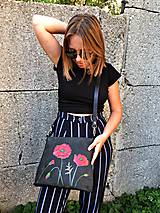 Kabelky - MILA "Poppies" kožená kabelka s maľovaným obrázkom - 10907652_