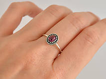 Prstene - 925/1000 Strieborný prsteň s prírodným rhodolitom granátom - 10912076_