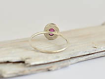 Prstene - 925/1000 Strieborný prsteň s prírodným rhodolitom granátom - 10912077_