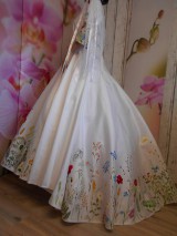 Šaty - Svadobné šaty s vlečkou " Maľované lúčne kvietky " (dámska listová kabelka, ručne maľovaná) - 10916329_