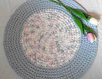 Jemný a ľahučký okrúhly koberček (Color/biela, ružová, šedá + jednofarebná svetlo šedá)