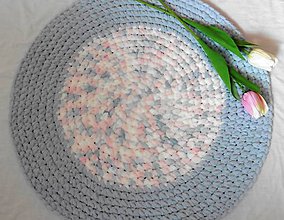 Úžitkový textil - Jemný a ľahučký okrúhly koberček (Color/biela, ružová, šedá + jednofarebná svetlo šedá) - 10919580_