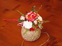 Dekorácie - Kytička s ružičkami s mašličkou v kornúte - 10934677_