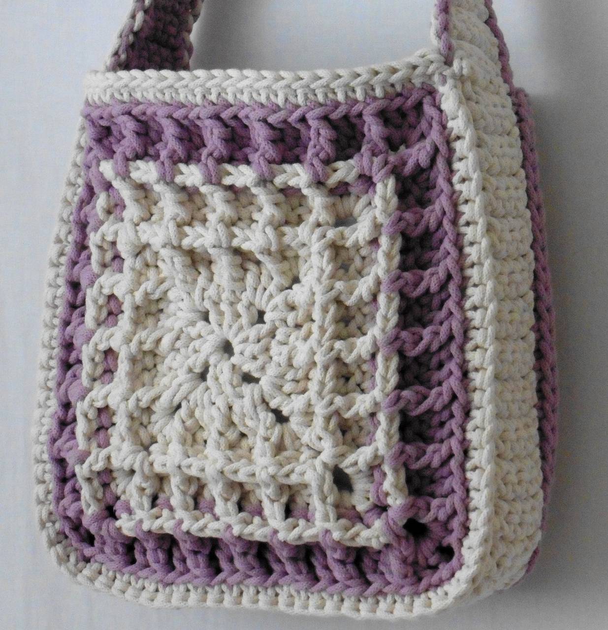 Háčkovaná handmade kabelka (z každej strany iná :-))
