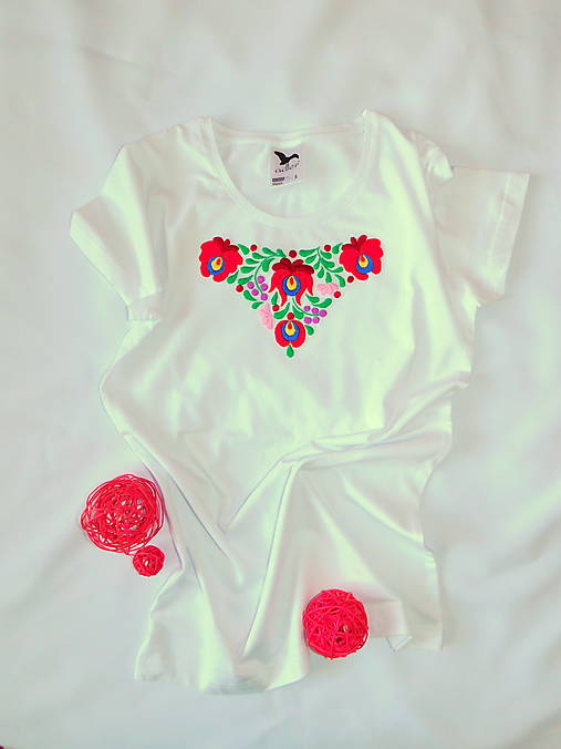 Topy, tričká, tielka - Ručne vyšívané tričko - 10939657_