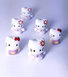 Korálky - Porcelánové korálky 1 ks (Mačiatka so slniečkom: výška 2 cm, šìrka 1,8 cm. - Ružová) - 10941558_